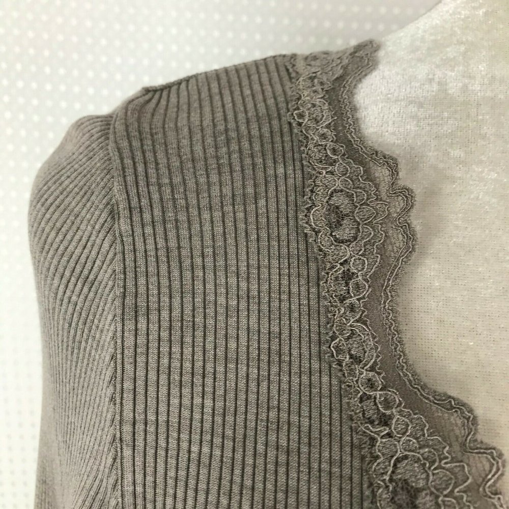 Elegant Gray Lace Trim Blouse - Picture 3 of 8